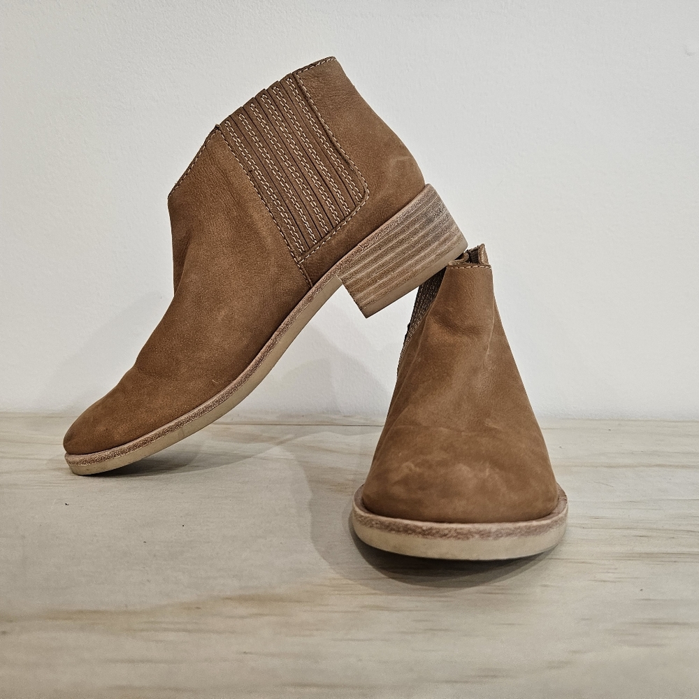 Women's DV Dolce Vita Ankle Boots - size 6